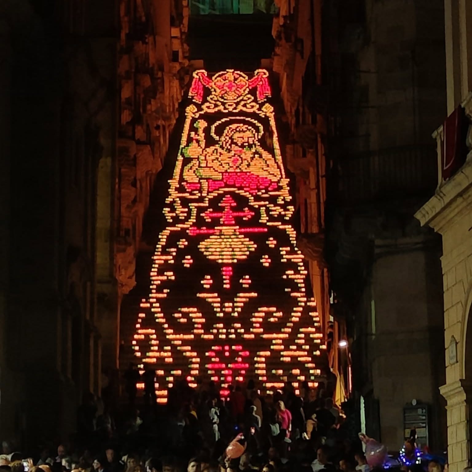Disegno luminoso sulla Scala Illuminata di Caltagirone